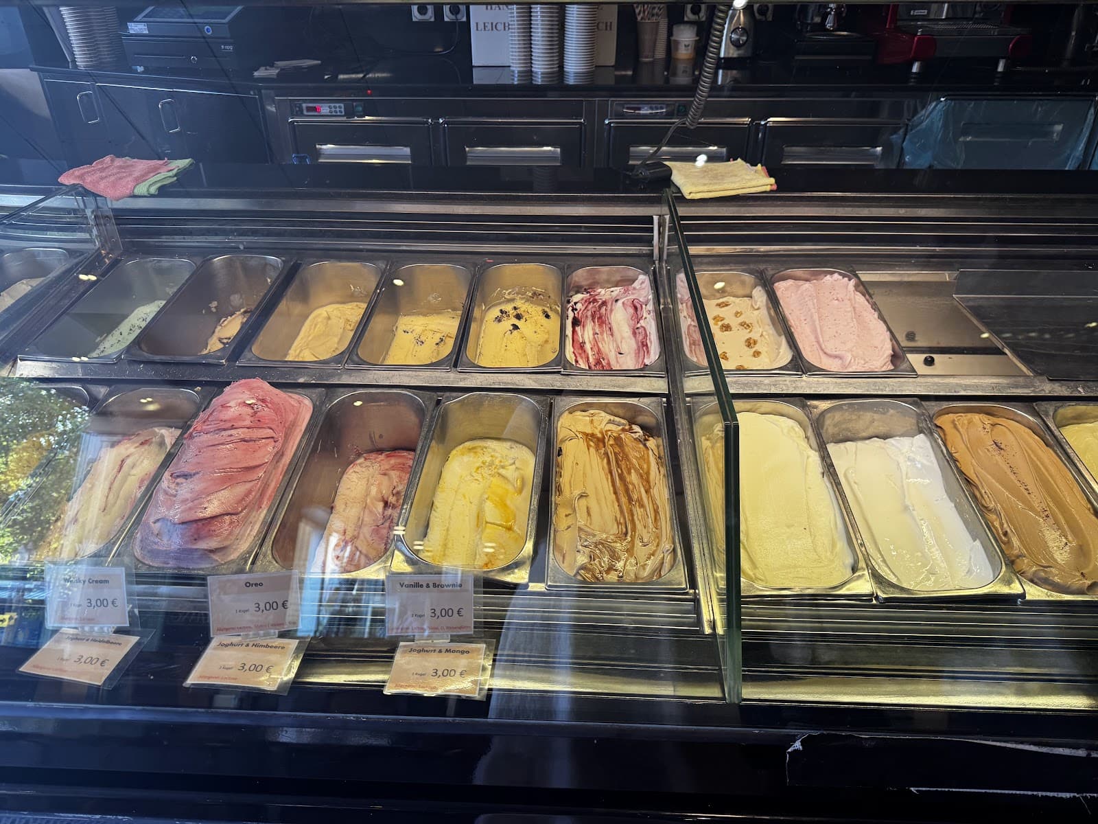 An ice cream to eat in! 1,2,3,4 balls, so many ! - 11