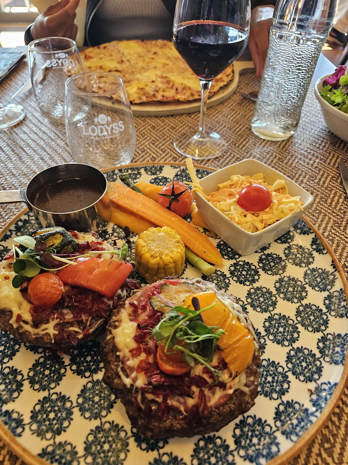 Un petit restaurant bordé de verdure - 9
