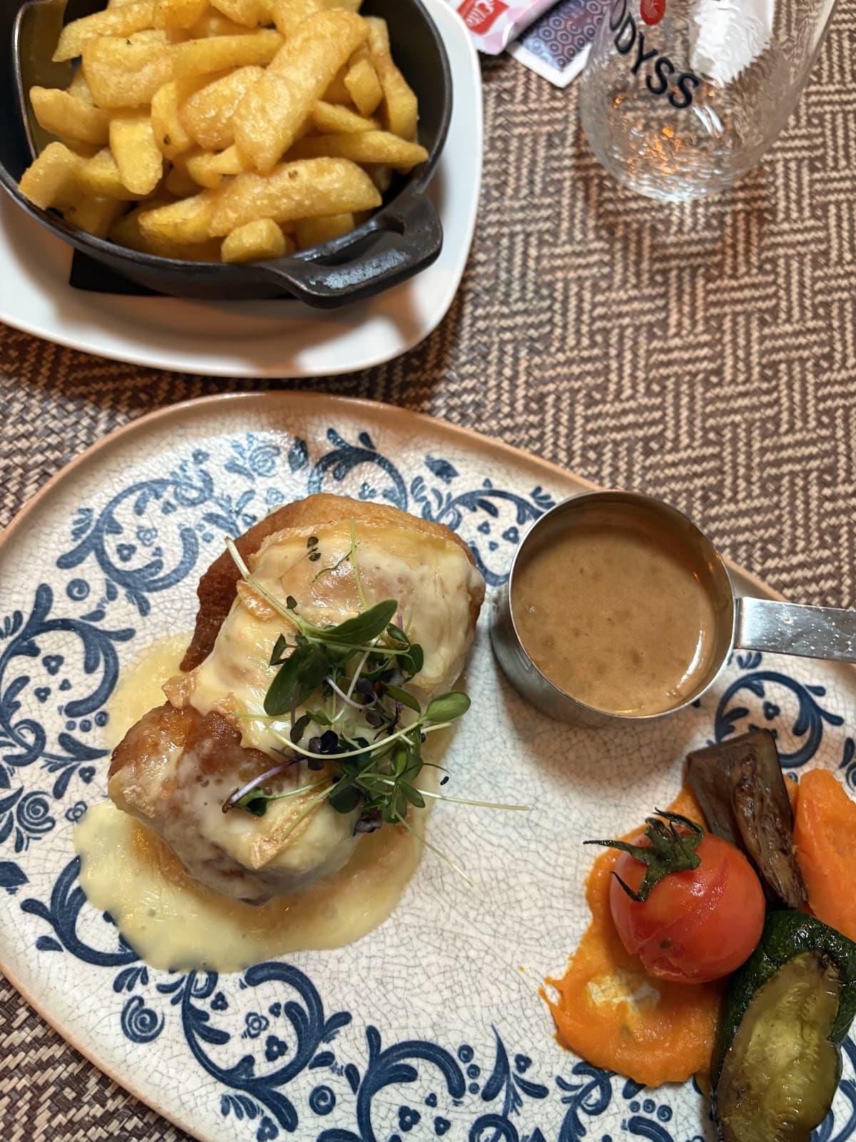 Un petit restaurant bordé de verdure - 7
