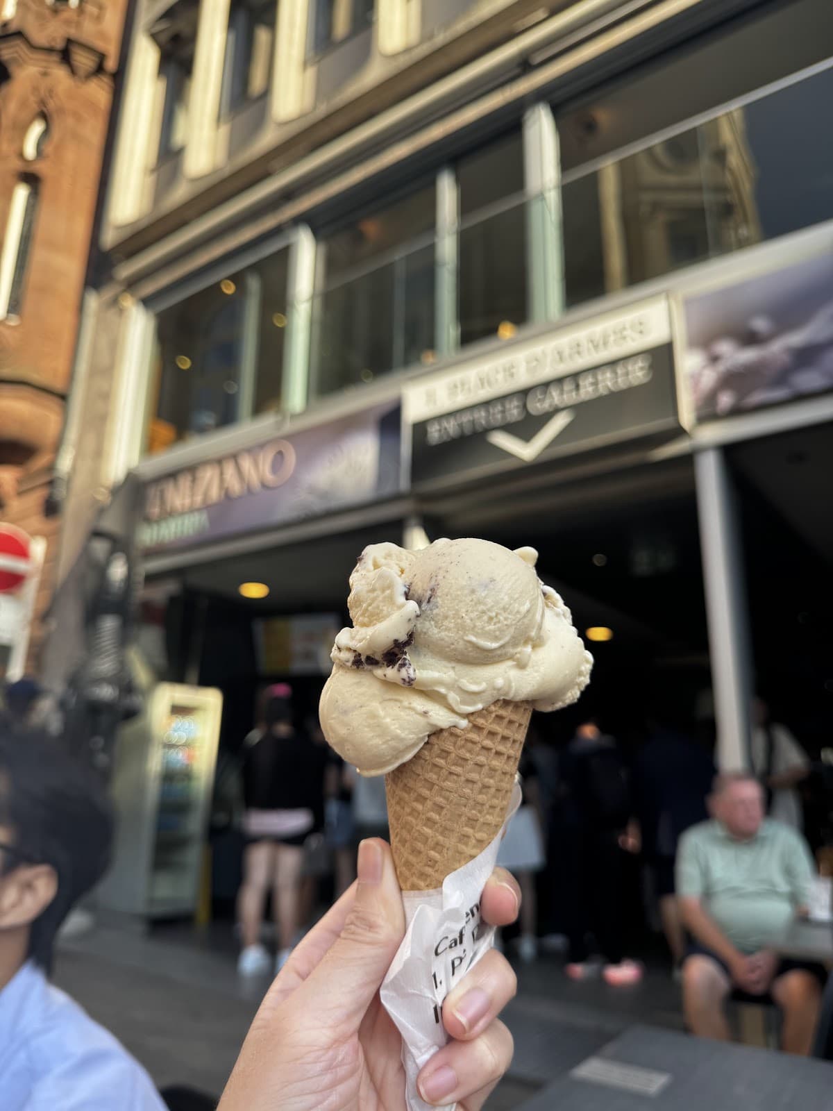 An ice cream to eat in! 1,2,3,4 balls, so many ! - 7