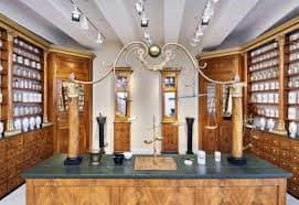 La section Arts décoratifs et populaires du musée