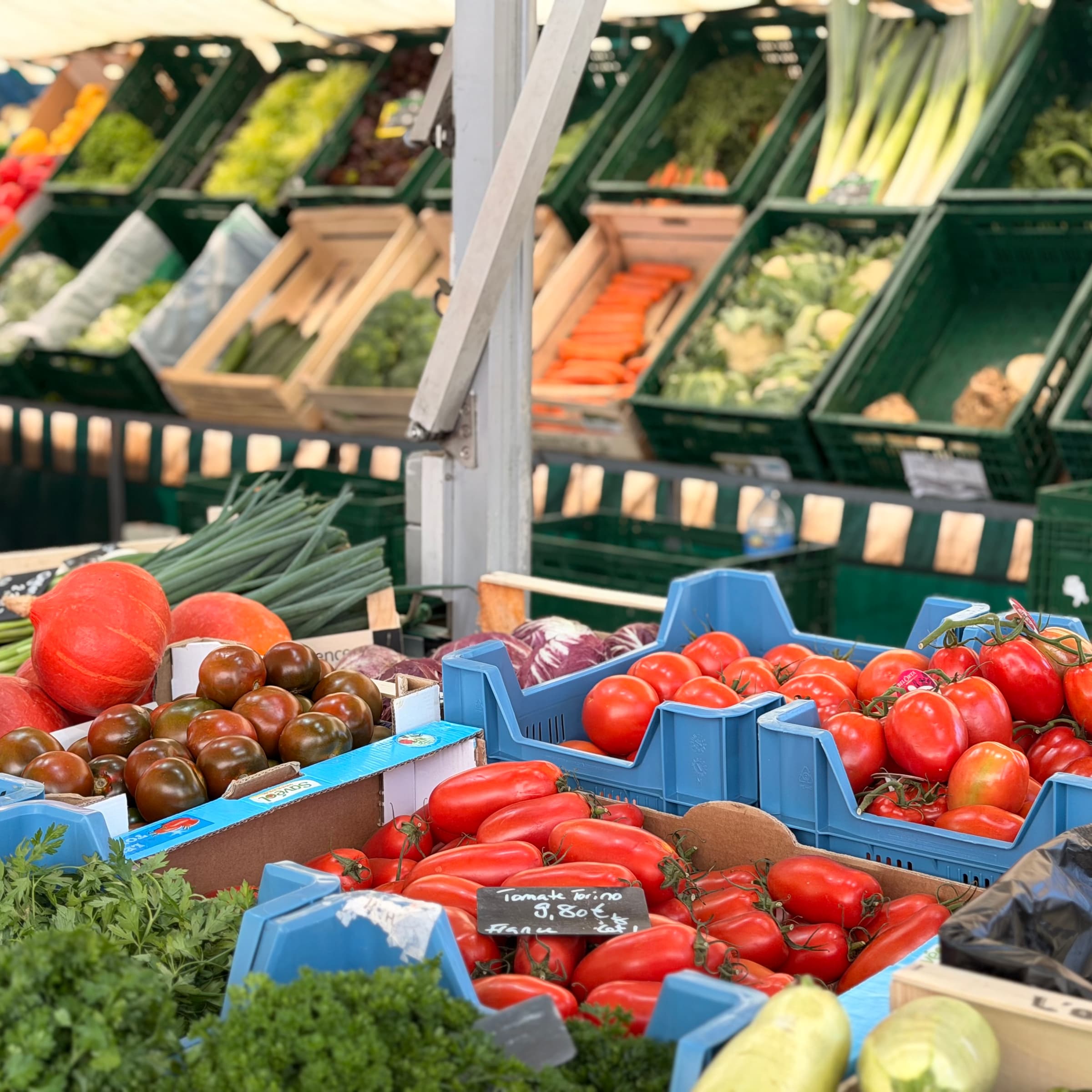 Viens faire un tour aux marchés de la capitale - 1
