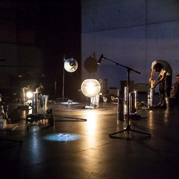 Shadow on water : Performance FORA