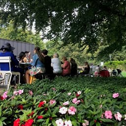 Villa Plage : Tricot sur l’herbe