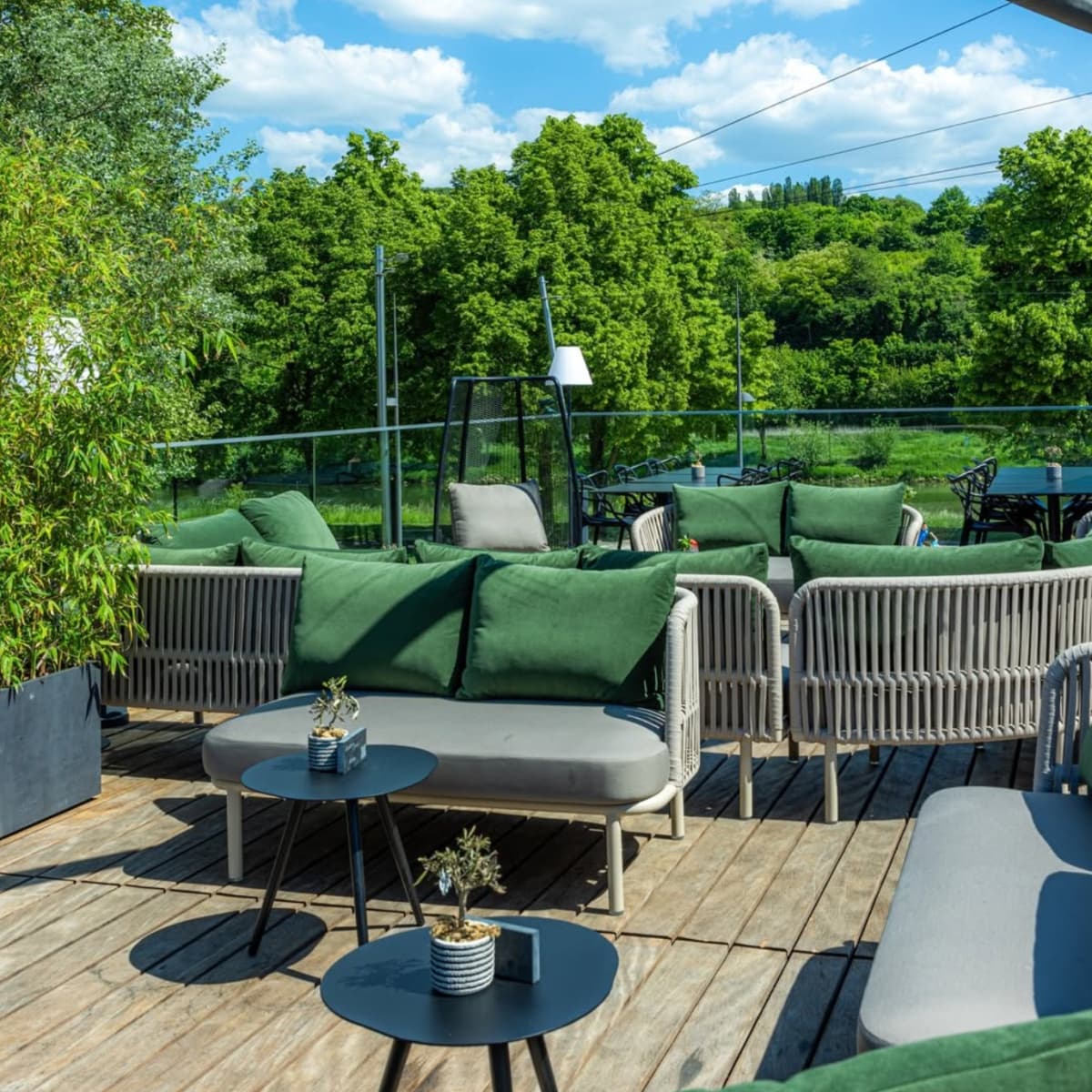 Bistro Quai : une terrasse entre vignes et rivière - 1