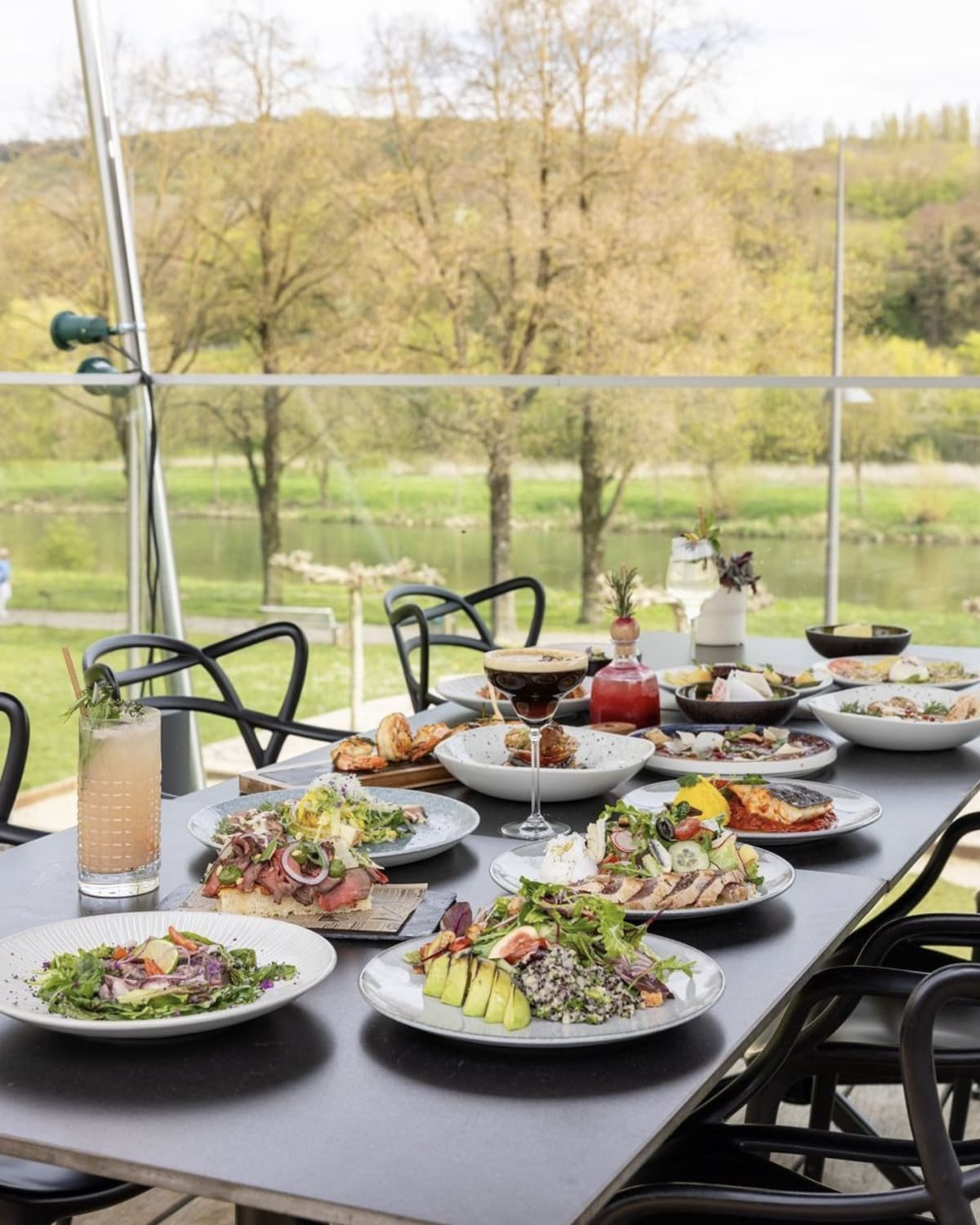 Bistro Quai : une terrasse entre vignes et rivière - 2