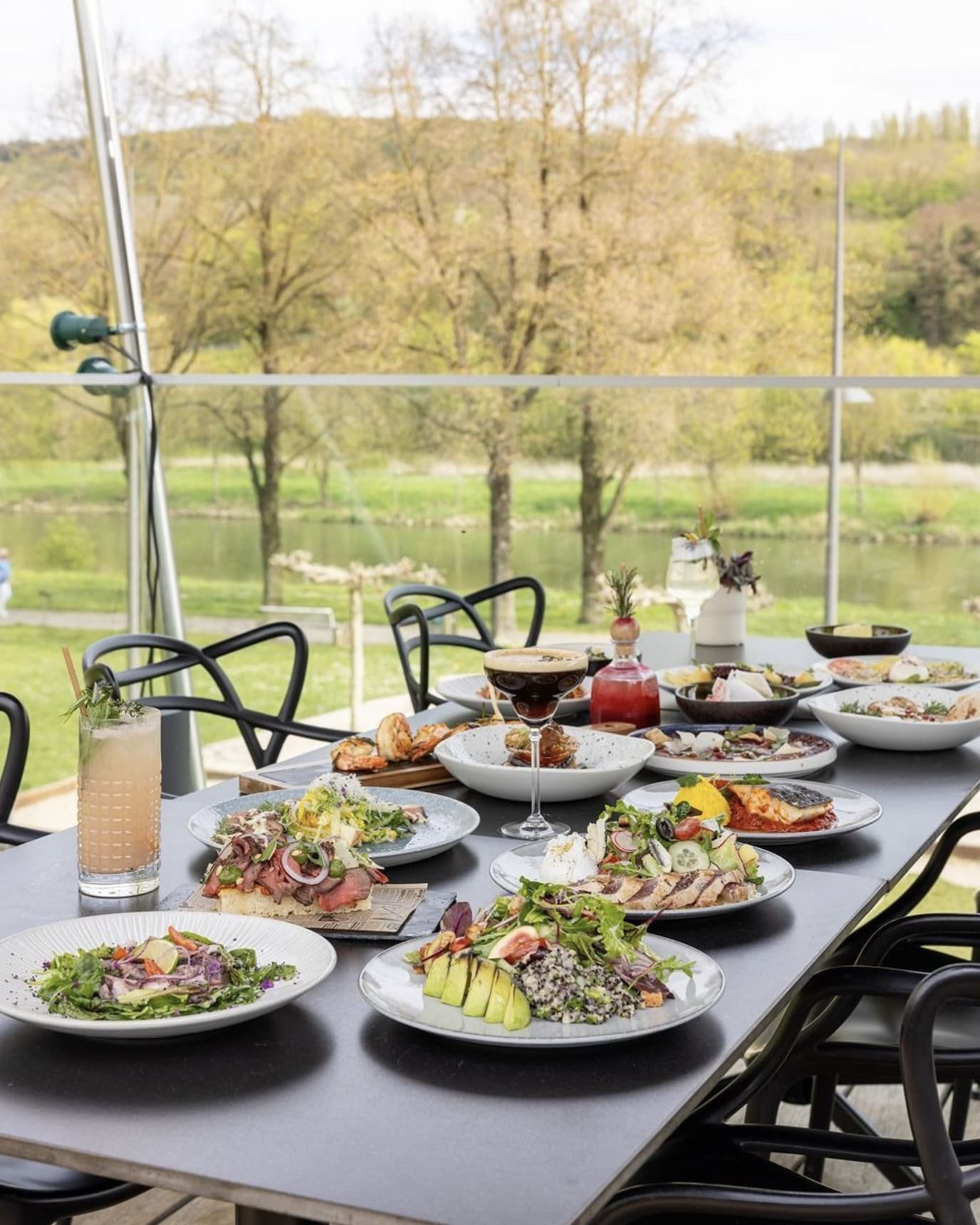 Bistro Quai : une terrasse entre vignes et rivière - 2