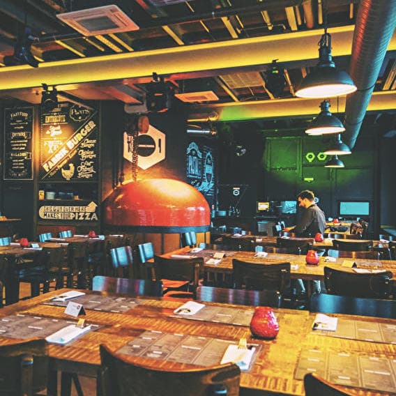 Le bar ou manger, danser et chanter !