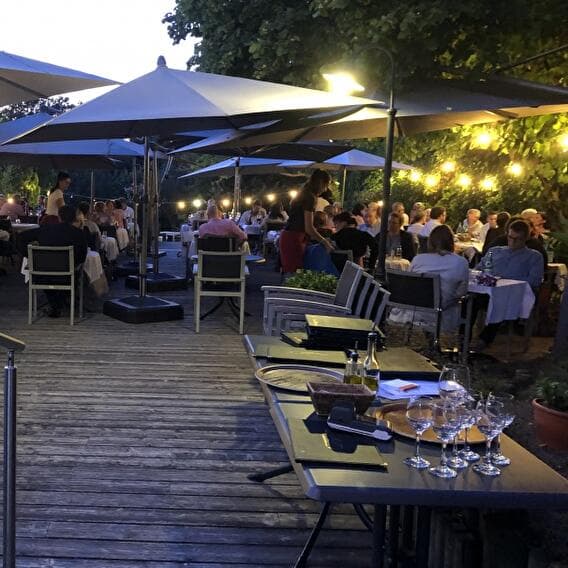 Aller Luncher ou Dîner dans un jardin de ville