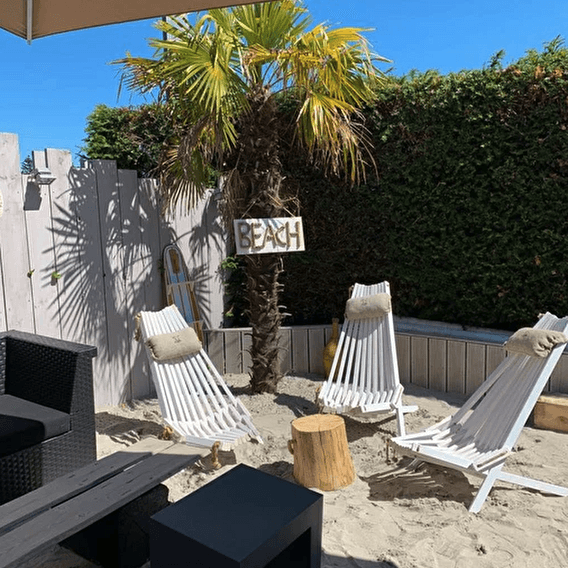 Les pieds dans le sable, le cœur en vacances