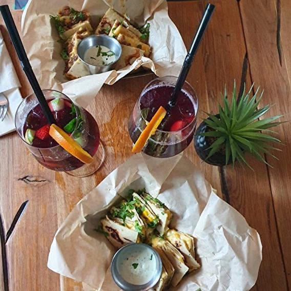 Tapas, Tacos, Tropico
