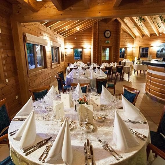 Dinner in a chalet - 1