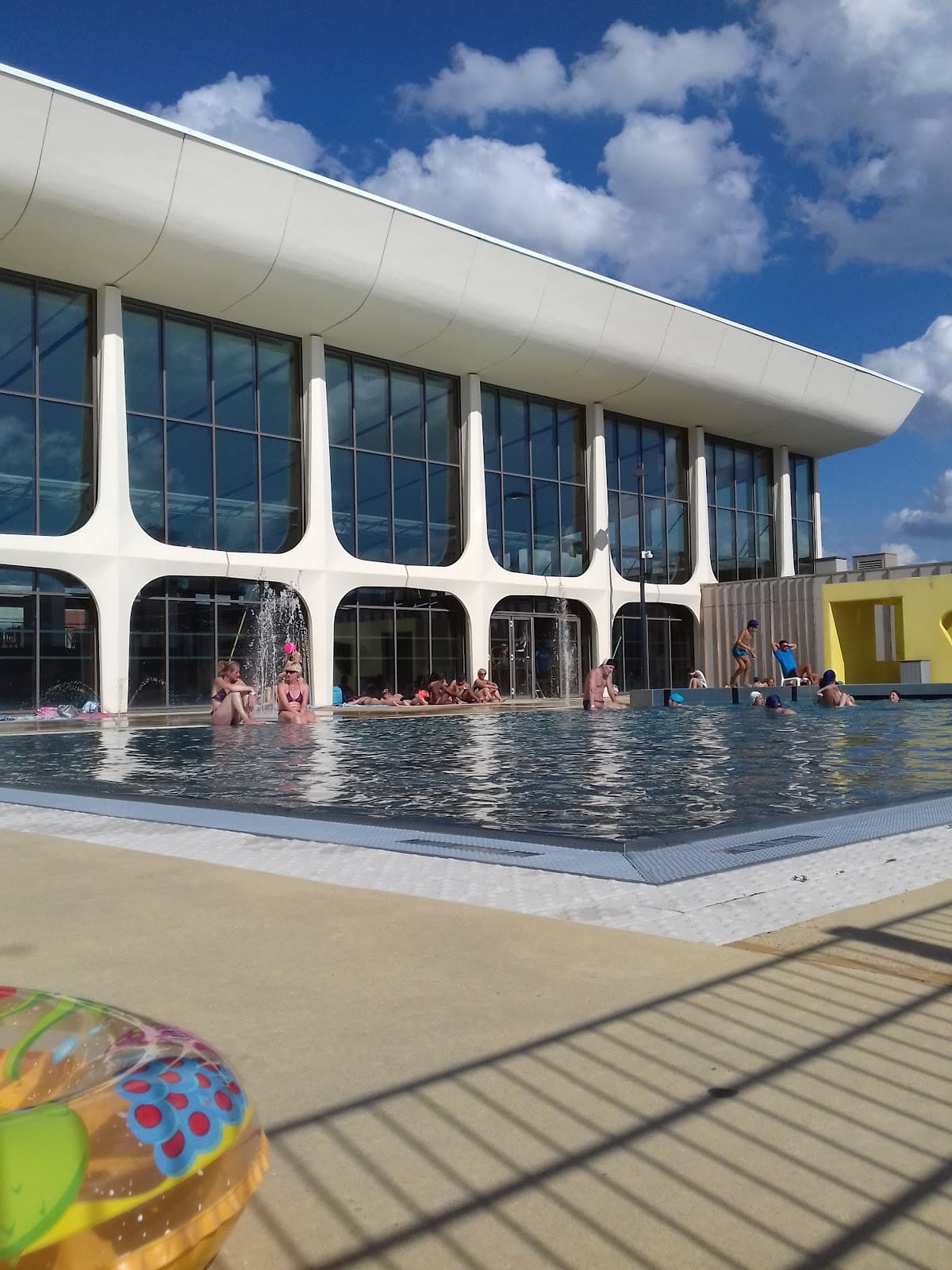 The cool swimming pool for swimming or chilling in Montigny-lès-Metz - 6