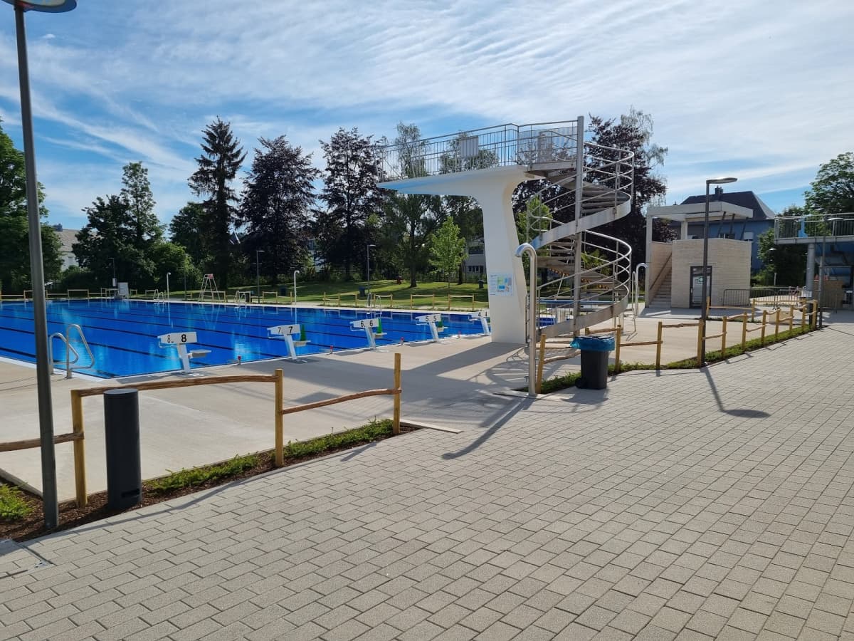Piscine en plein air à Dudelange - 8