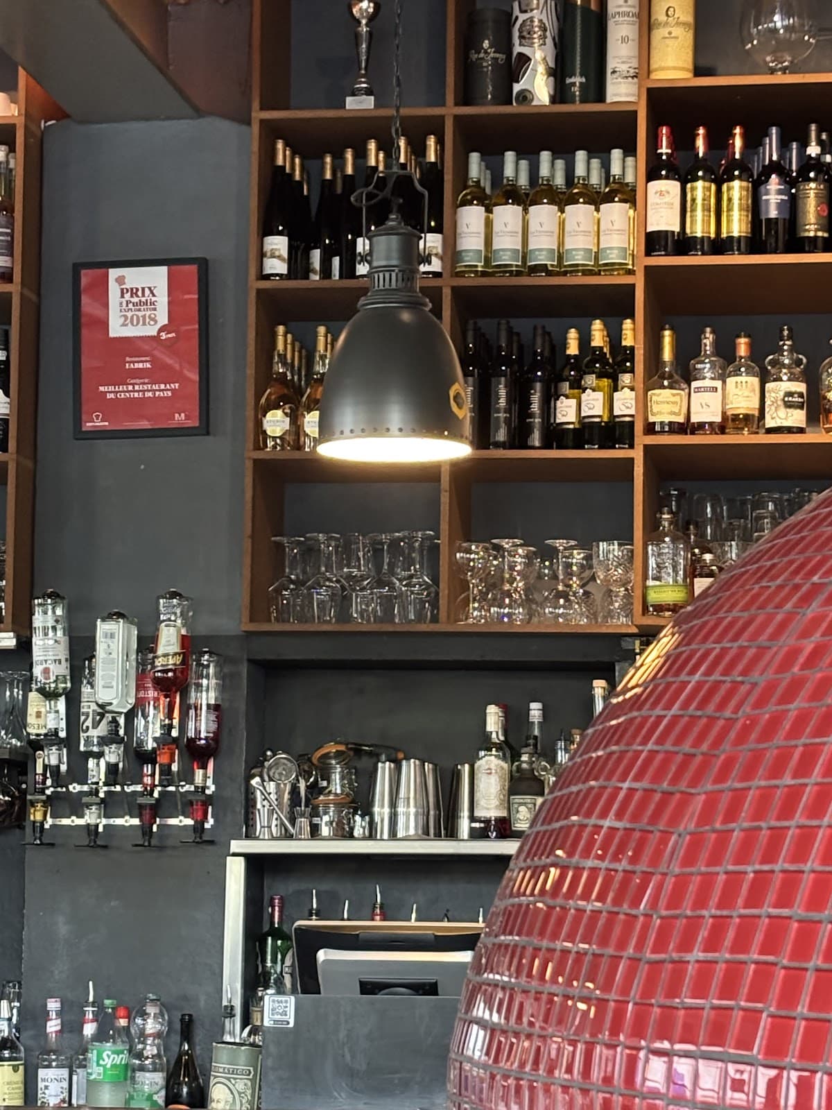 The bar where you can eat, dance and sing! - 10