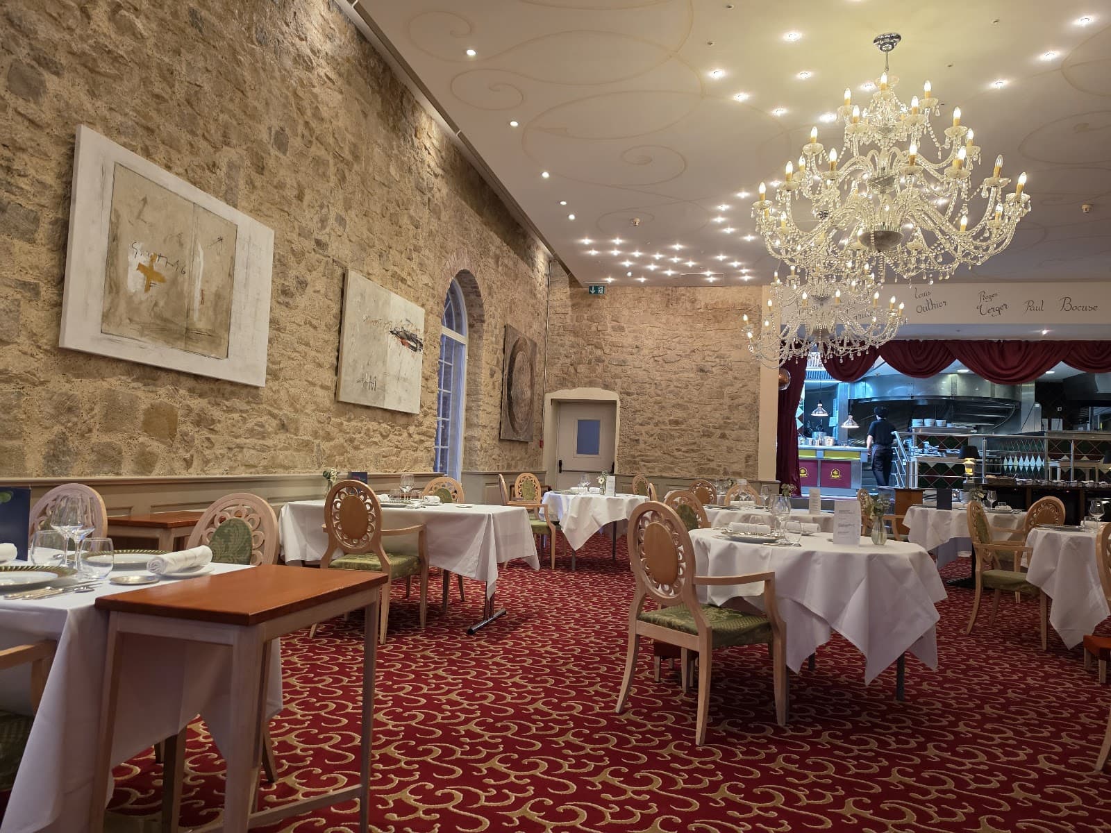 Le Sud: gastronomic restaurant and rooftop at Rives de Clausen - 7