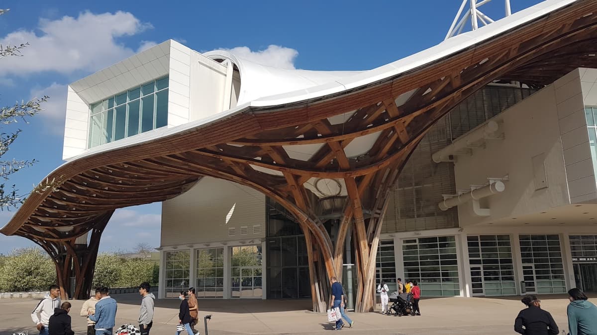 What is this atypical building? - 5