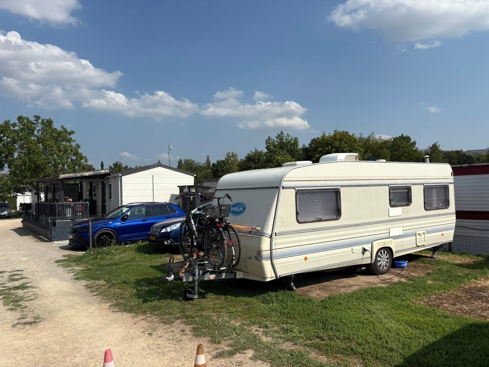 The outdoor swimming pool in the heart of the Echternacherbrück campsite - 11