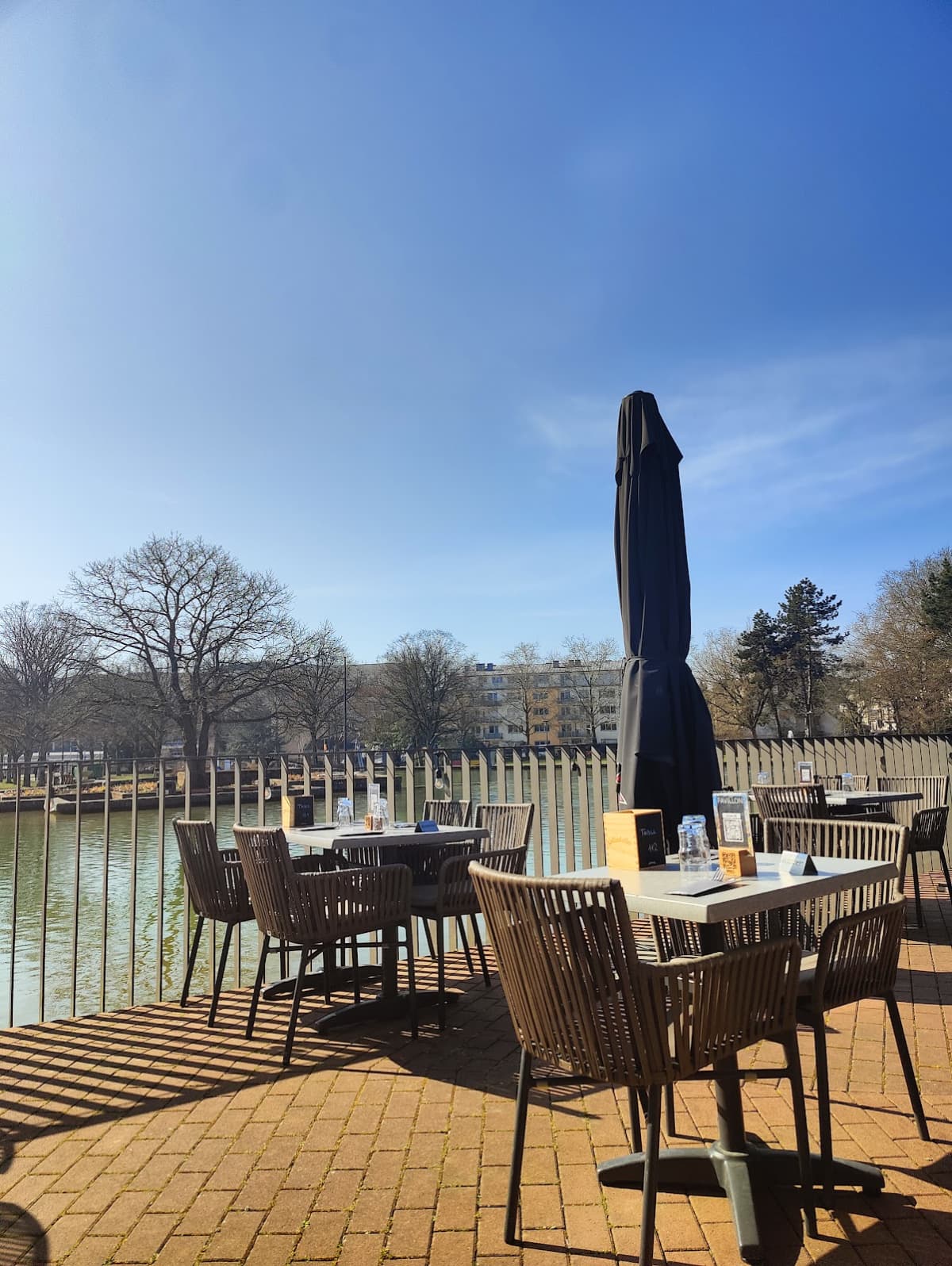 Le Pavillon, restaurant au bord de l'eau au Parc de Merl - 2