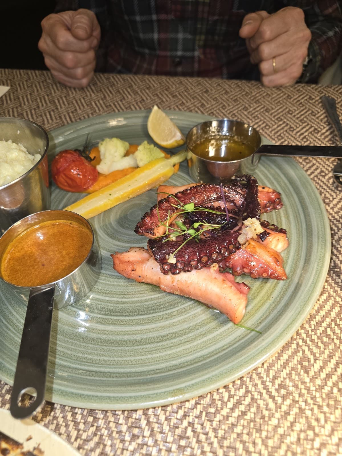 Un petit restaurant bordé de verdure - 7