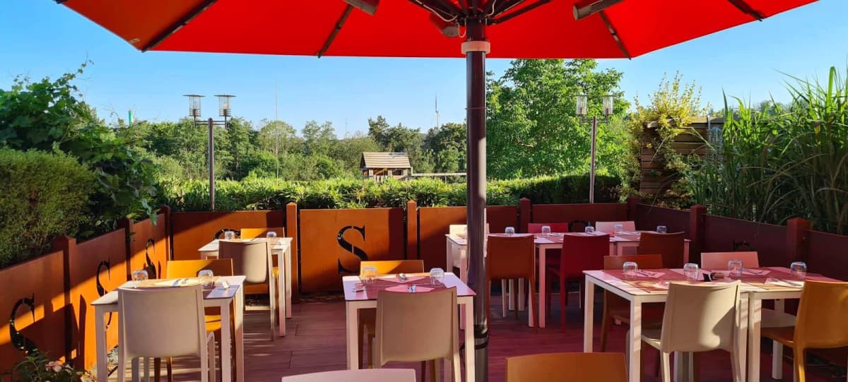 Un petit restaurant bordé de verdure - 2