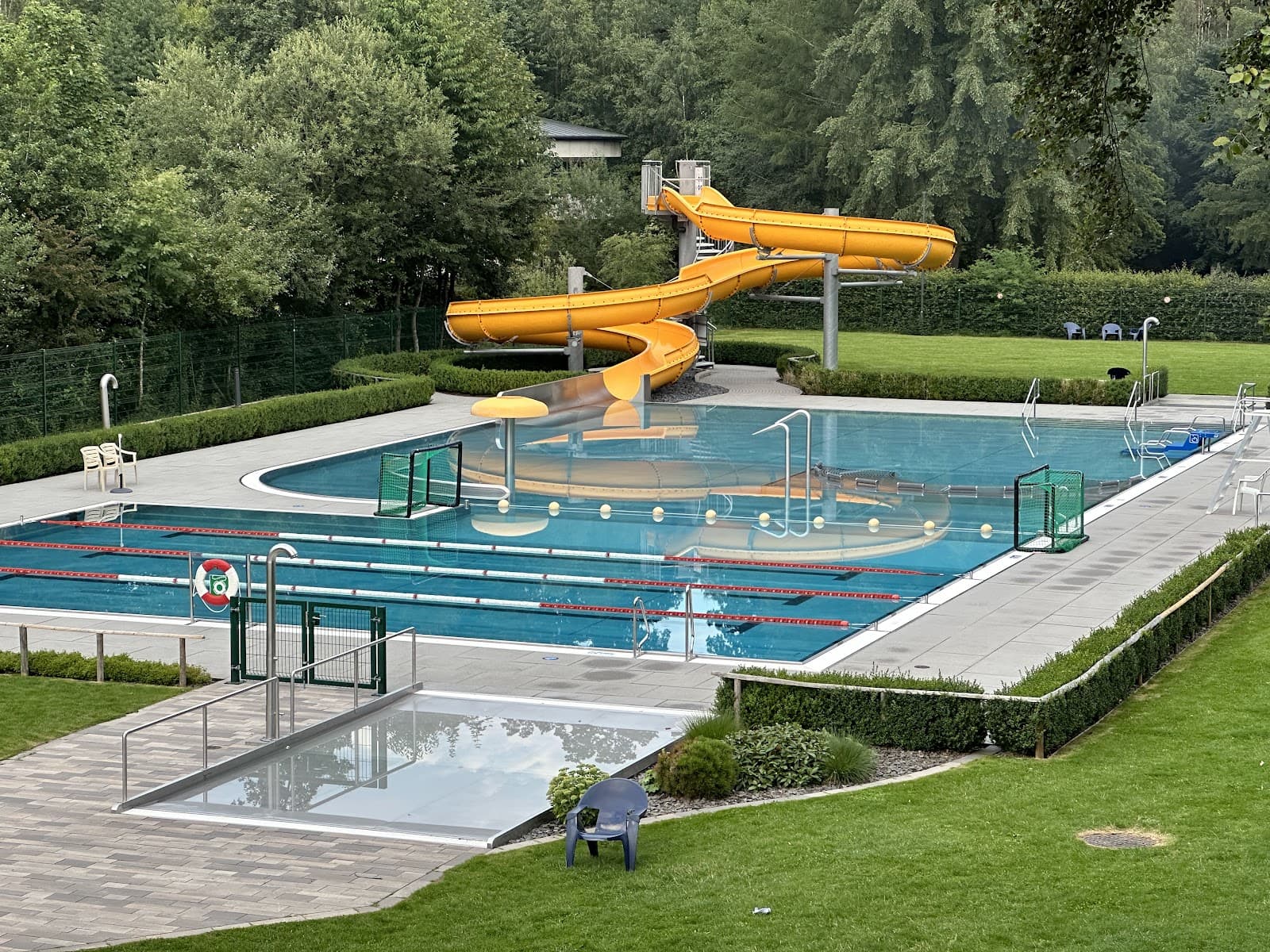 Piscine extérieure chauffée à Troisvierges - 2