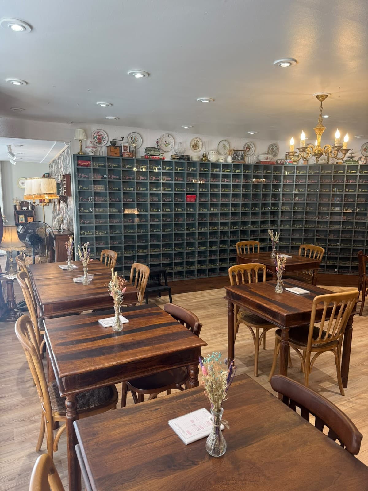 A café for lovers of words and paper - 5
