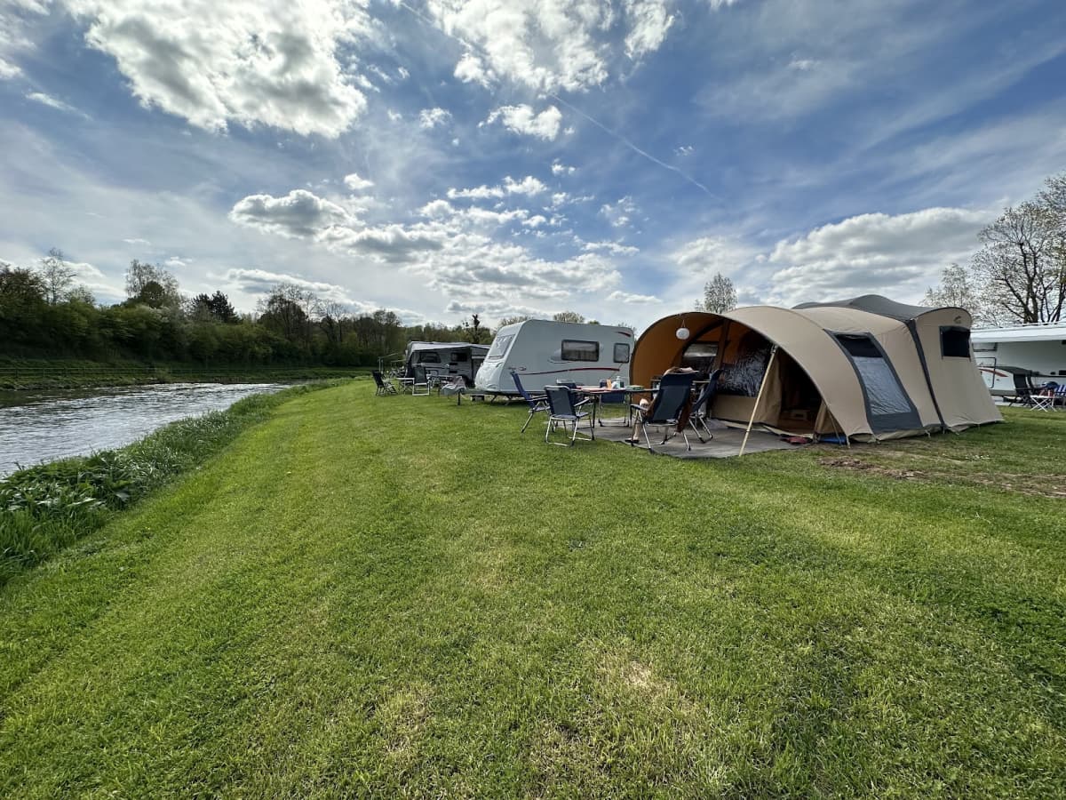 The outdoor swimming pool in the heart of the Echternacherbrück campsite - 6