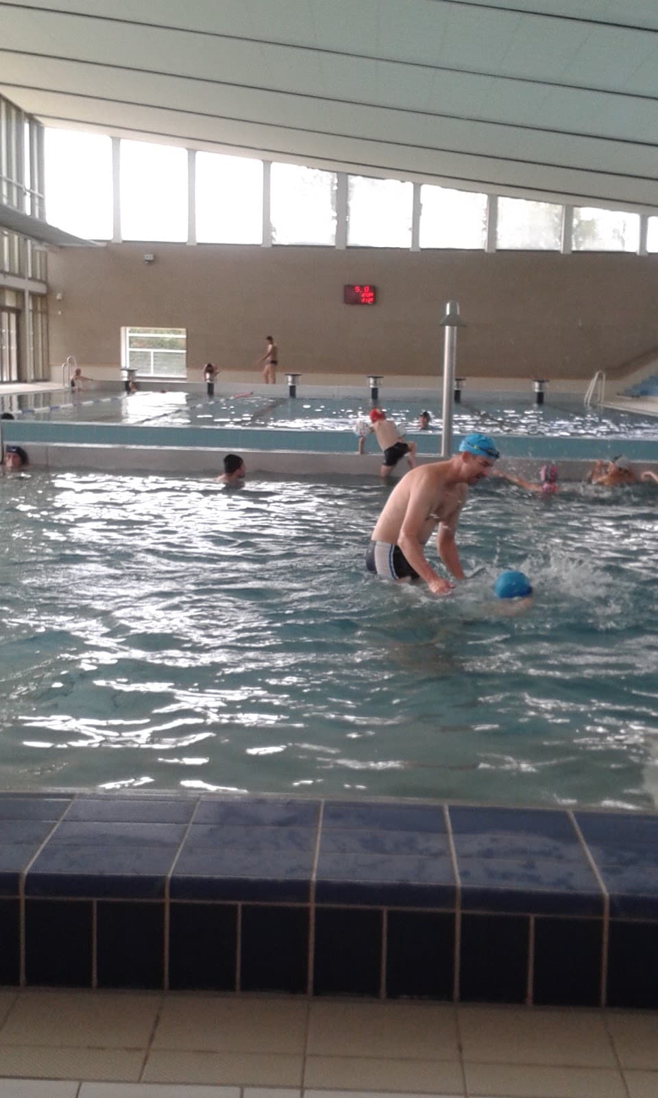The cool swimming pool for swimming or chilling in Montigny-lès-Metz - 11