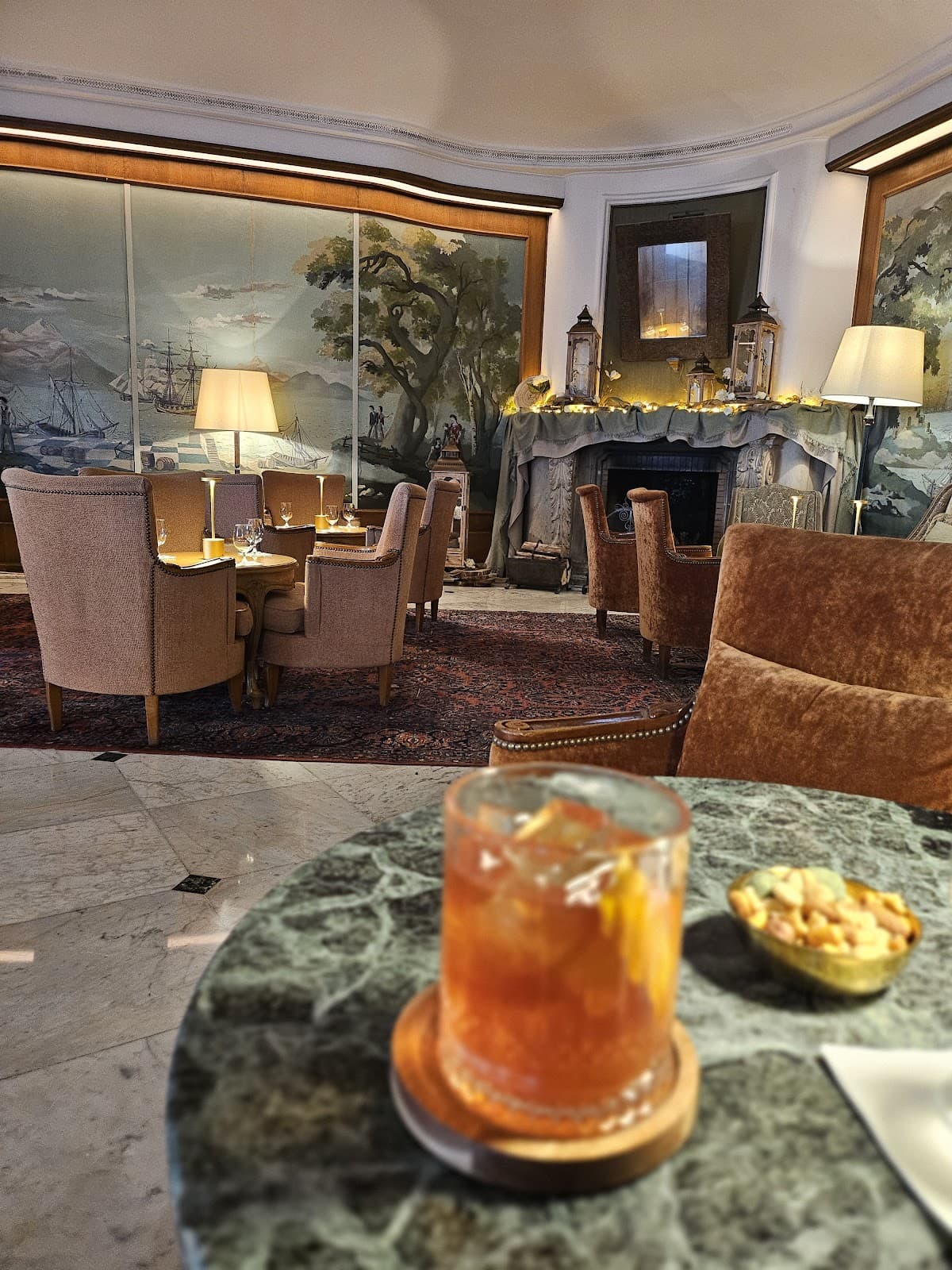 Trianon in Luxembourg: a vintage cocktail bar with timeless charm - 11