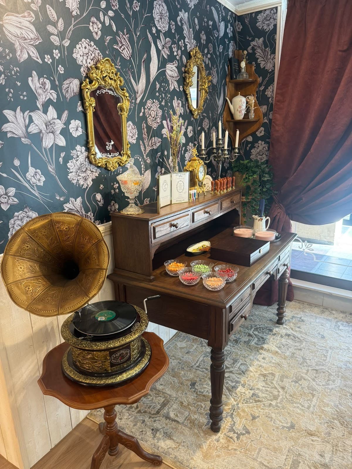 A café for lovers of words and paper - 6
