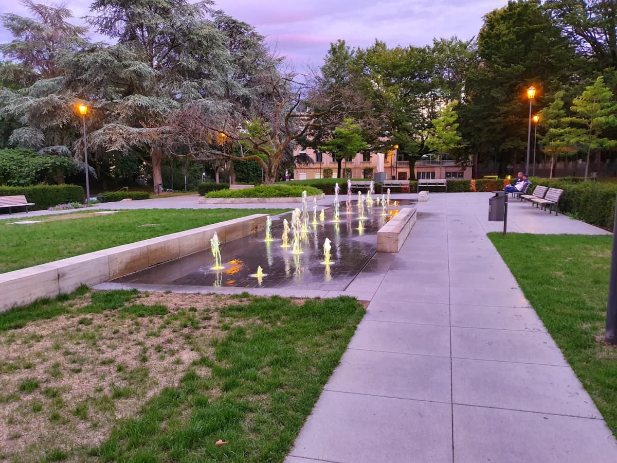 Under the trees of Pescatore Park - 8