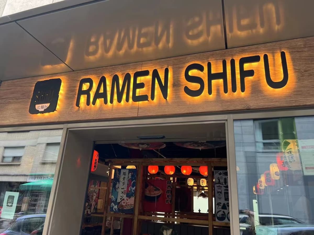 Un bol de ramen, et un verre de bière - 2
