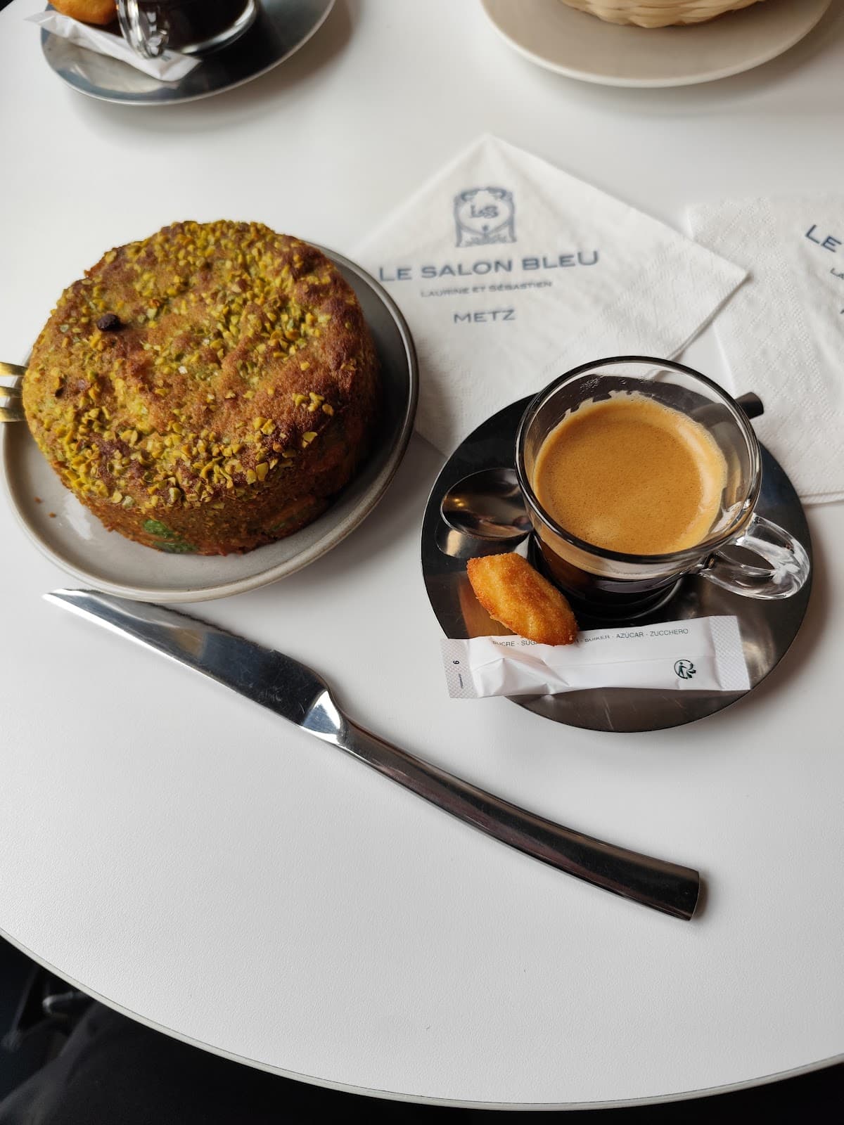 Café & Croissant - 9