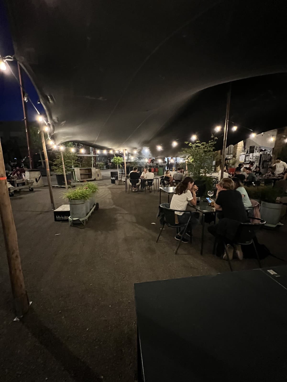 La Buvette des Rotondes : le spot le plus animé du quartier Gare - 9