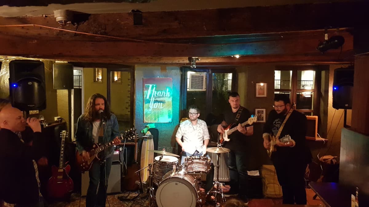Liquid Bar: Live Music in Grund - 10