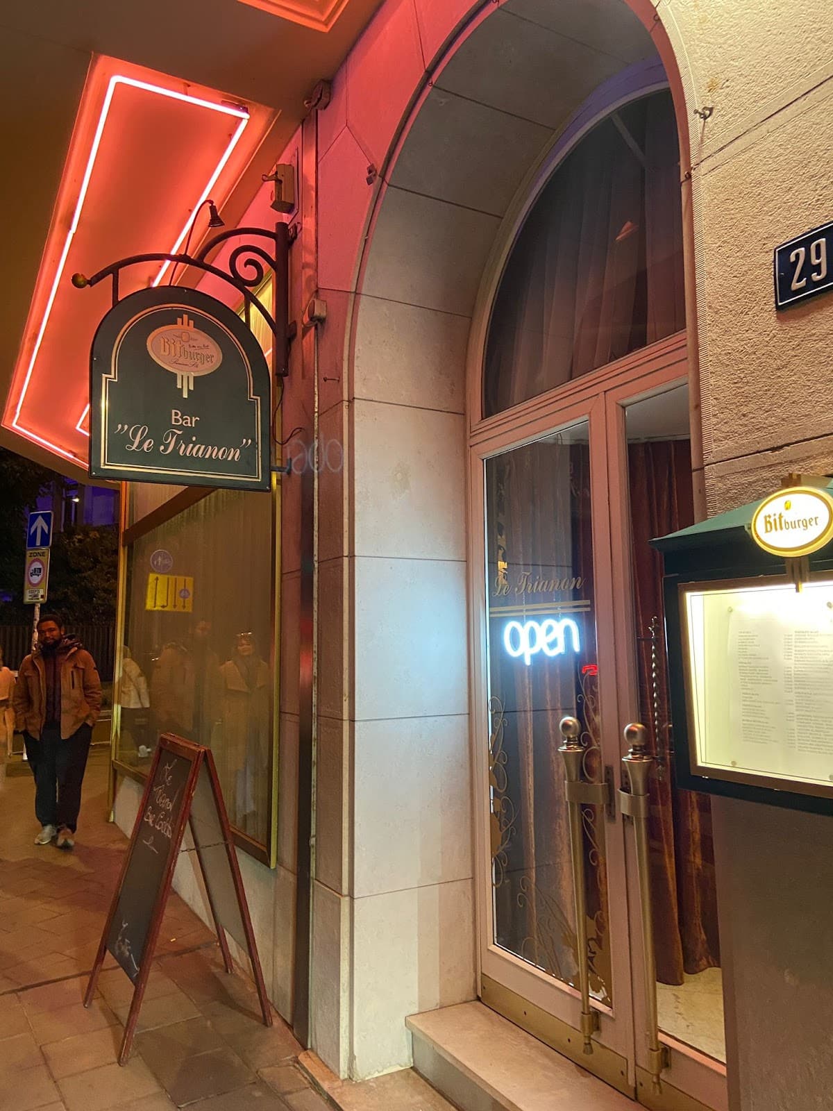 Trianon in Luxembourg: a vintage cocktail bar with timeless charm - 10