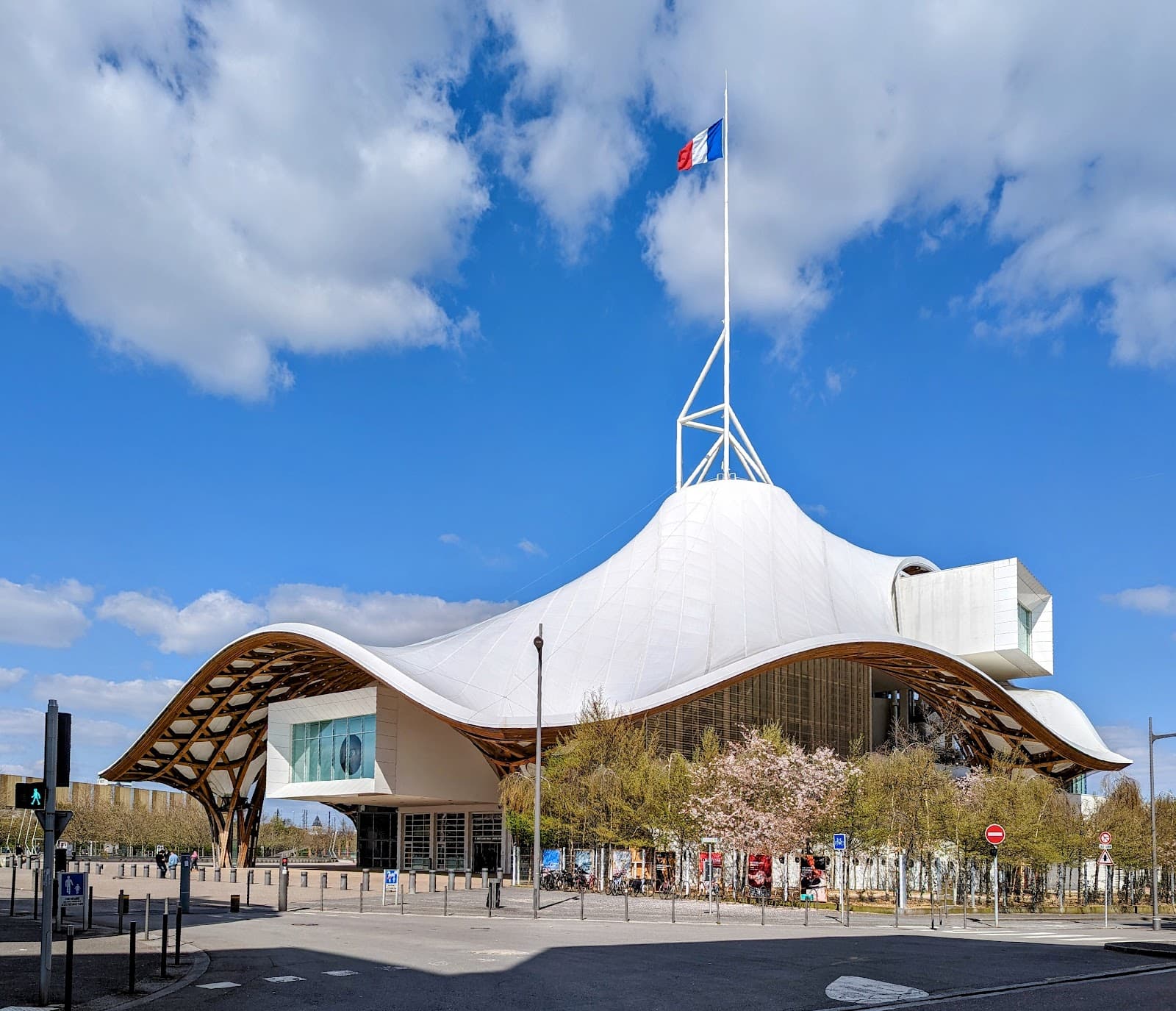 What is this atypical building? - 3