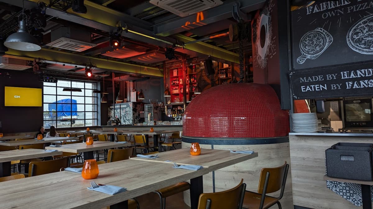The bar where you can eat, dance and sing! - 11