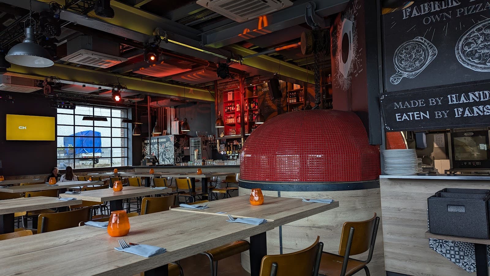The bar where you can eat, dance and sing! - 11