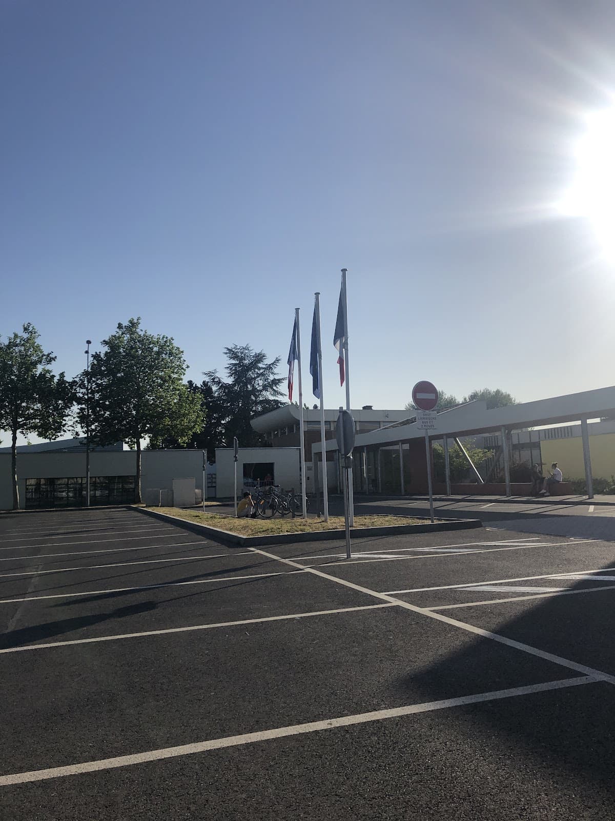 The cool swimming pool for swimming or chilling in Montigny-lès-Metz - 10
