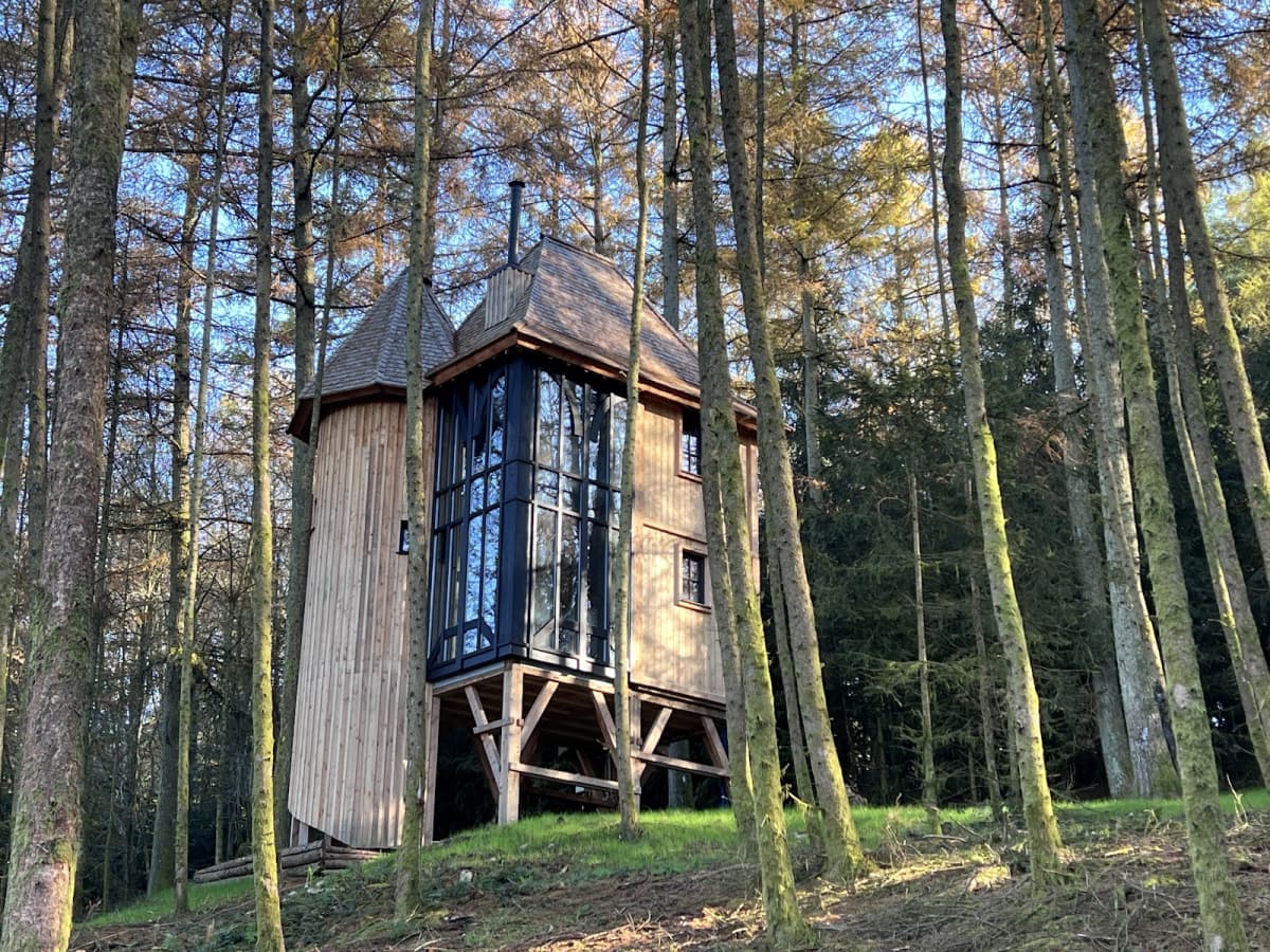 Sleeping in a super cozy cabin - 11