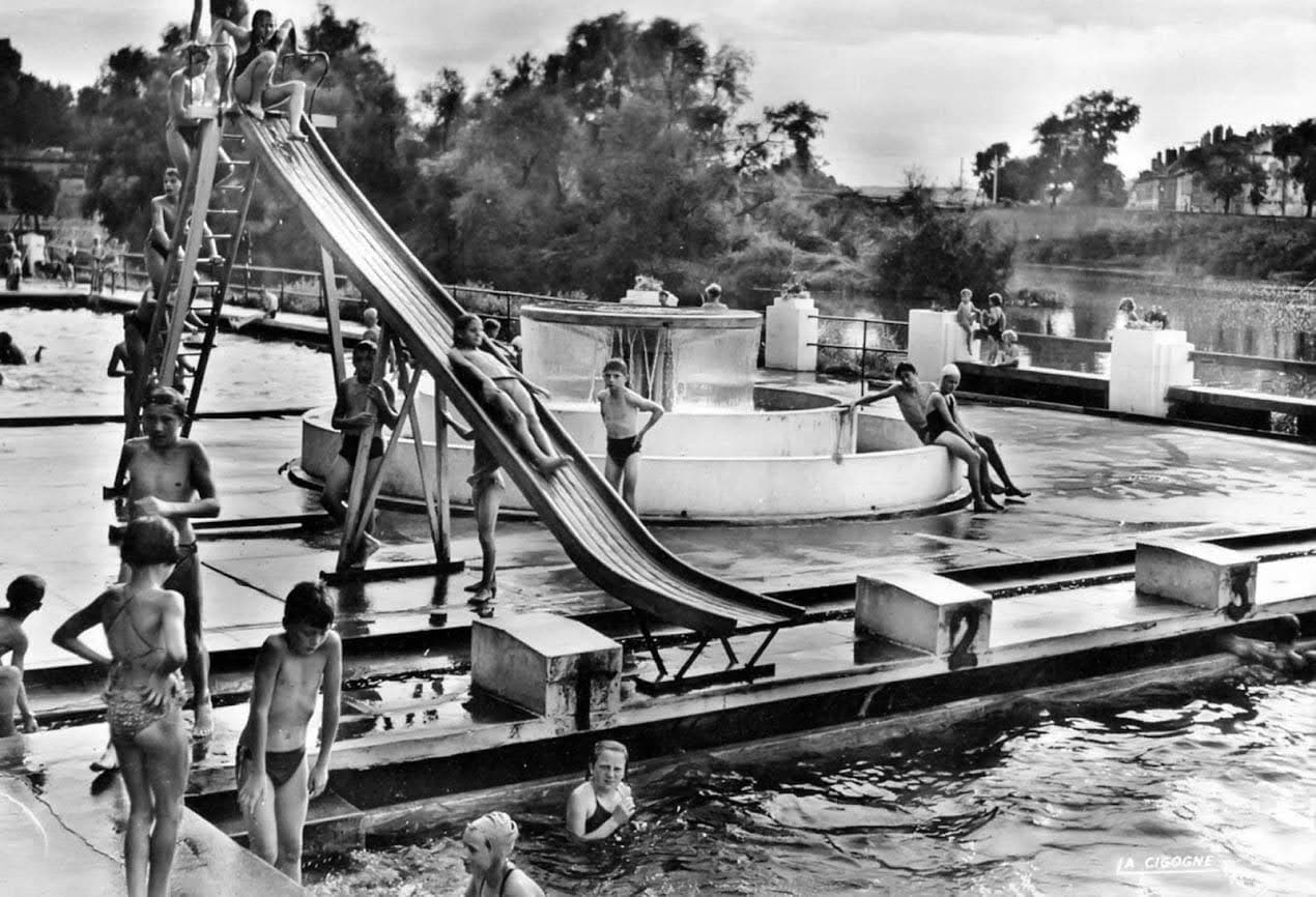 The cool swimming pool for swimming or chilling in Montigny-lès-Metz - 9