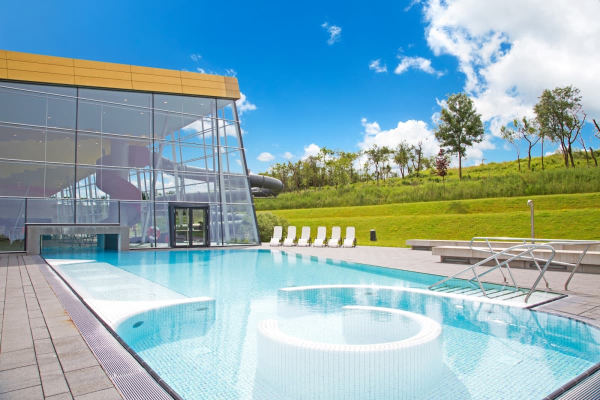 Syrdall c’est le Graal : piscine intérieure et extérieure - 8