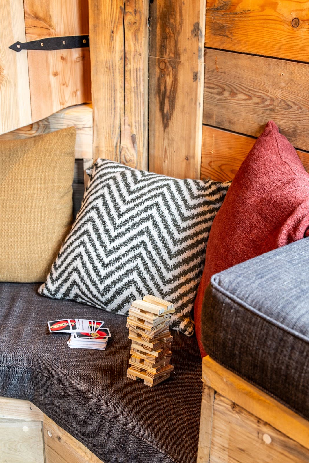 Sleeping in a super cozy cabin - 8