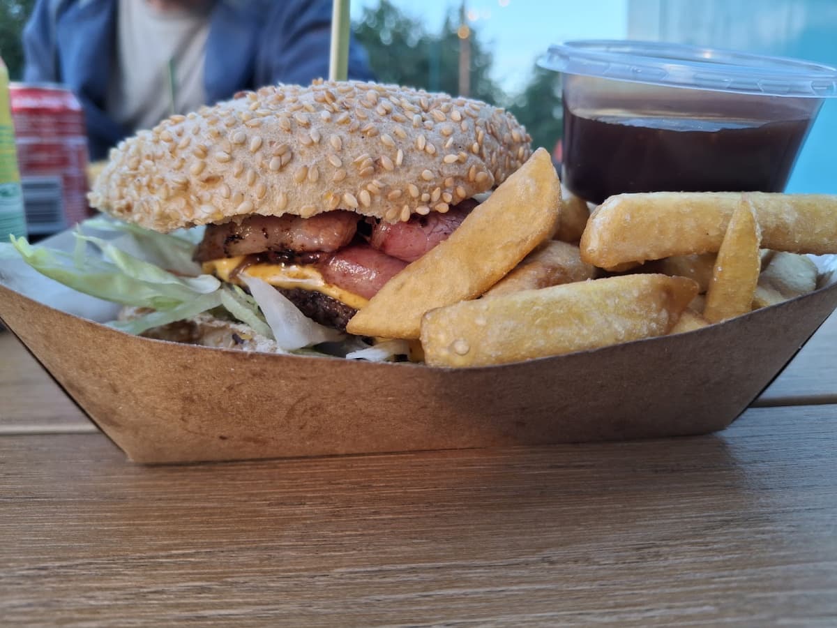 Letzz-eat-burger - 11