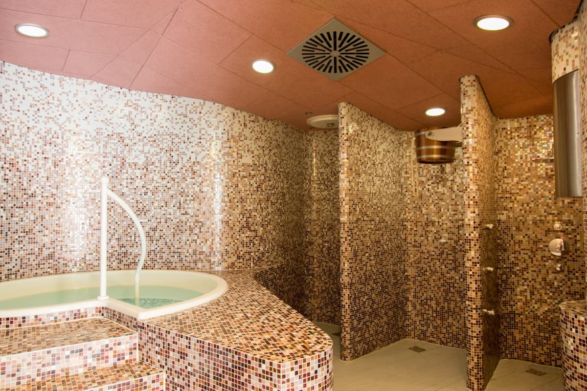 Syrdall c’est le Graal : piscine intérieure et extérieure - 9
