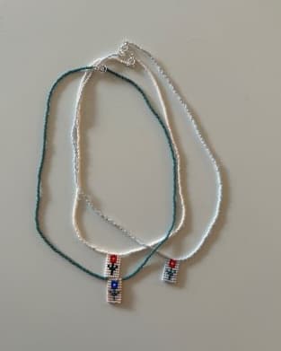 Museum Break: Flower pendant made of woven beads