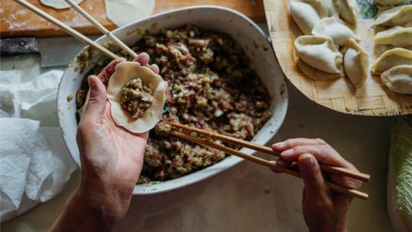 Atelier de raviolis chinois maison — pliez, cuisinez et dégustez !