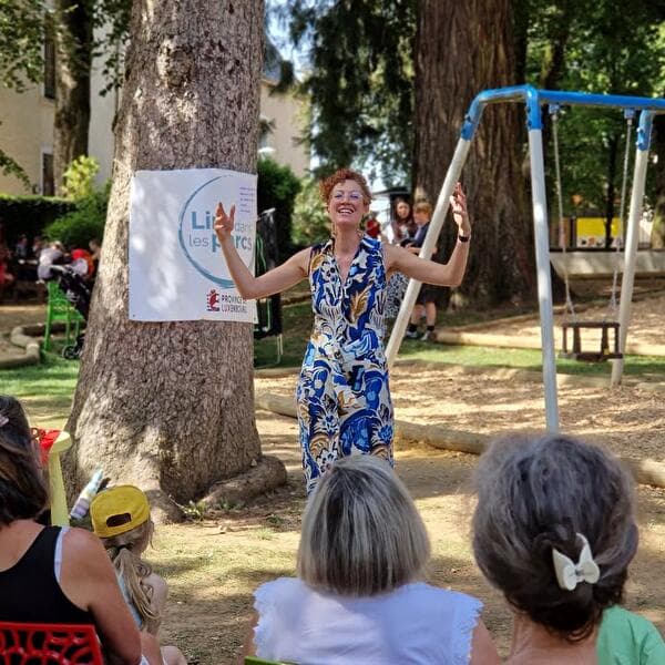 Delphine raCONTE - Reading in the Parks August